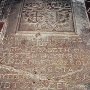 9-3-01-05-galle-tombstone_orig